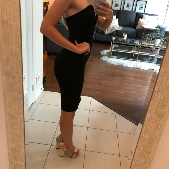 Plunging deep v sexy LBD - Picture 2 of 8